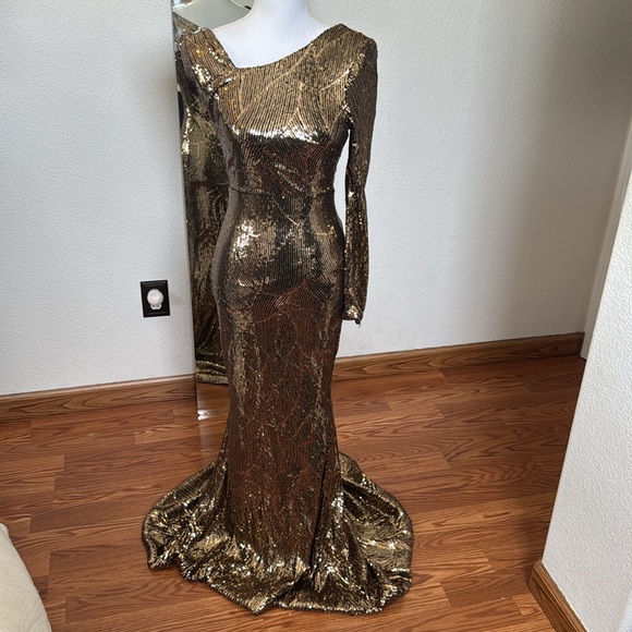 Miss Ord Dresses & Skirts - Gold Sequin Sleeveless Dress